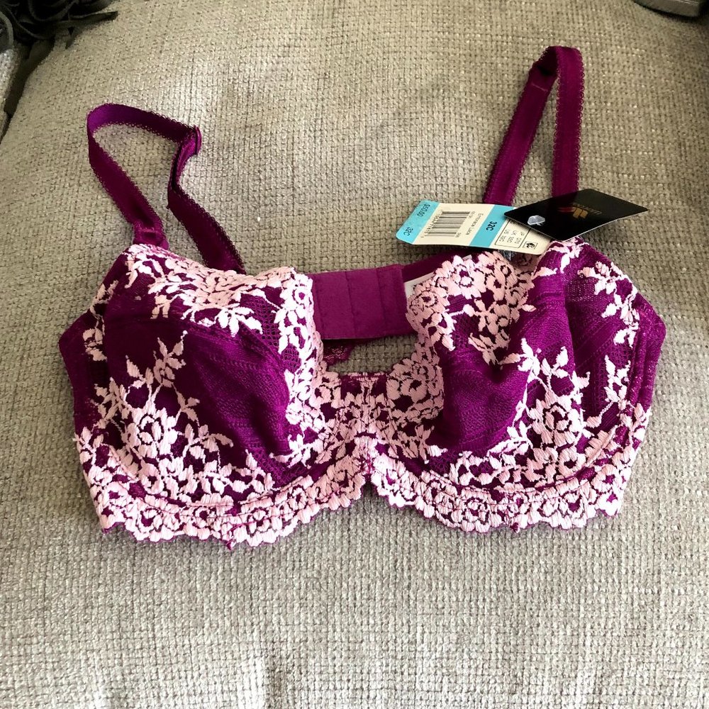 NWT Wacoal unlined lace bra with underwire 32C